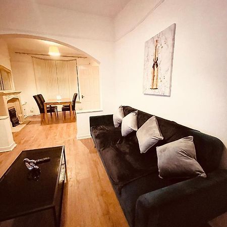 Cute Spacious 2 Bedroom House, Sleeps 8, Free Street Parking, Easy Access Lock Box Entry, 2 Minute Drive From City Centre Liverpool Exterior photo