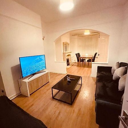 Cute Spacious 2 Bedroom House, Sleeps 8, Free Street Parking, Easy Access Lock Box Entry, 2 Minute Drive From City Centre Liverpool Exterior photo
