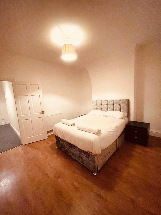 Cute Spacious 2 Bedroom House, Sleeps 8, Free Street Parking, Easy Access Lock Box Entry, 2 Minute Drive From City Centre Liverpool Exterior photo