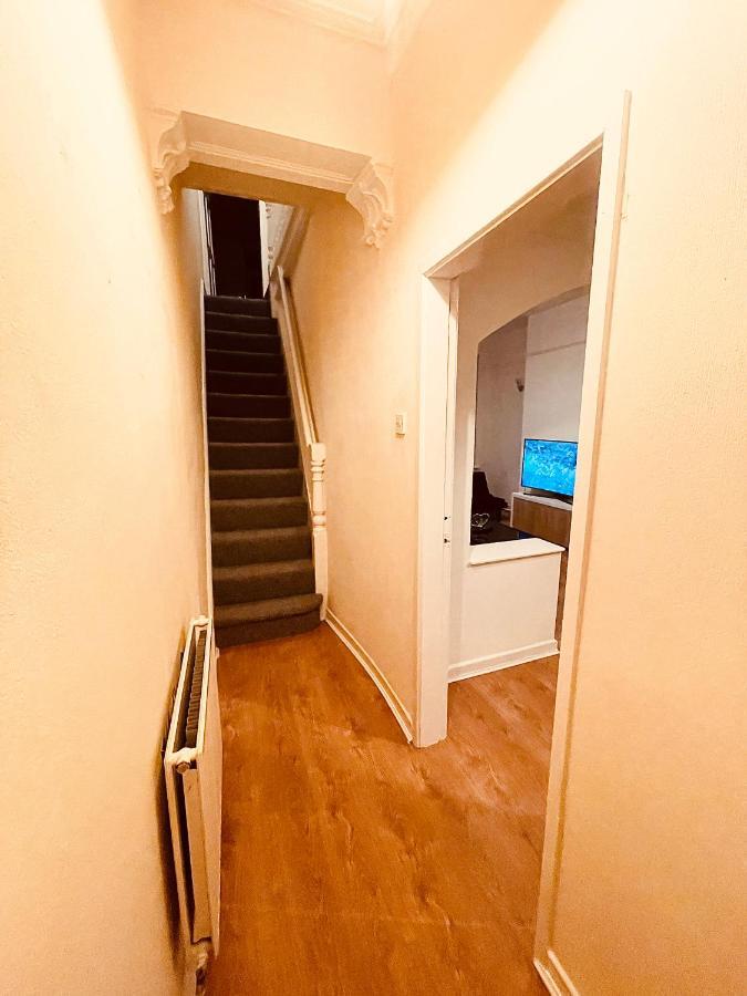 Cute Spacious 2 Bedroom House, Sleeps 8, Free Street Parking, Easy Access Lock Box Entry, 2 Minute Drive From City Centre Liverpool Exterior photo