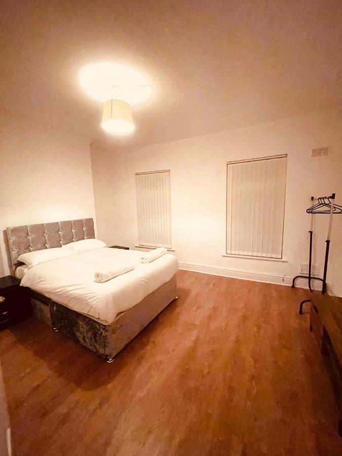 Cute Spacious 2 Bedroom House, Sleeps 8, Free Street Parking, Easy Access Lock Box Entry, 2 Minute Drive From City Centre Liverpool Exterior photo